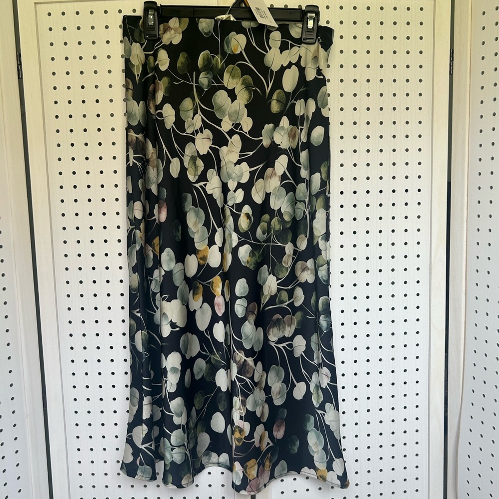 fun 2 fun Black Maxi Skirt with Multi-Tone Leaf Print